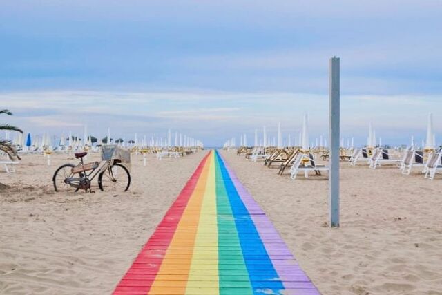 L'estate è arrivata e il caldo si fa sentire, quale modo migliore per accoglierlo se non con una bella vacanza nella nostra splendente e colorata Riviera, modì!
Sul nostro sito trovate le migliori offerte Hotel Fedora, per passare una piacevole vacanza sia in copia che in famiglia.

Join us! Vi aspettiamo a Rimini!

#hotelfedora #rimini #marinacentro #vacanze #estate #romagna #rivieraromagnola #hotel #offerte #mare #spiaggia #summer20121 #pridemonth #love